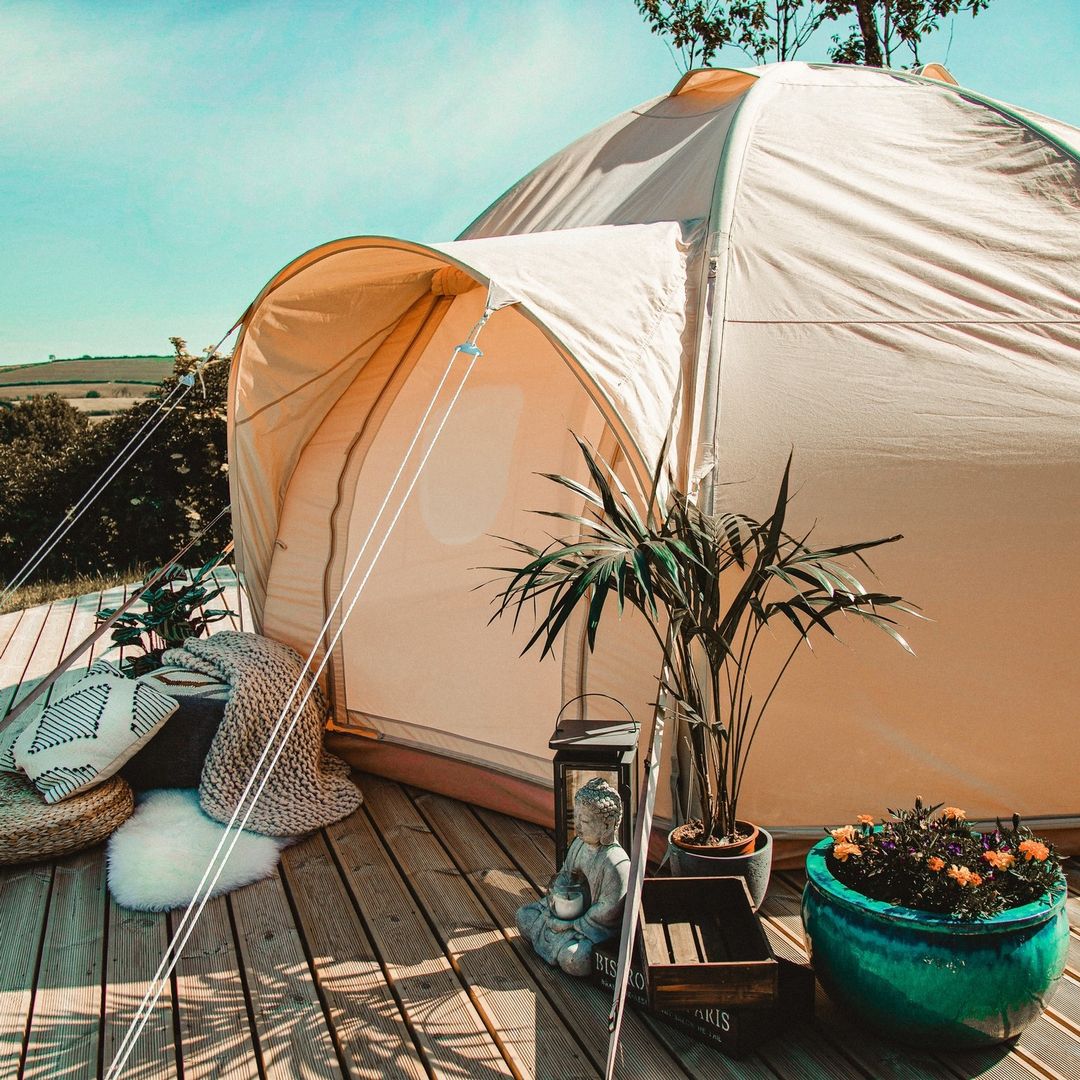 Portable air tent pump and electric pump for kayaks, canoes, and paddle boards, designed for fast inflation on outdoor water adventures.