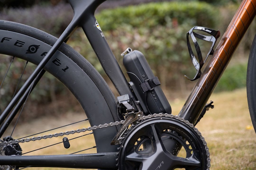 Compact rechargeable electric bike pump for quick and reliable tire inflation, ideal for cyclists seeking portable and efficient performance.
